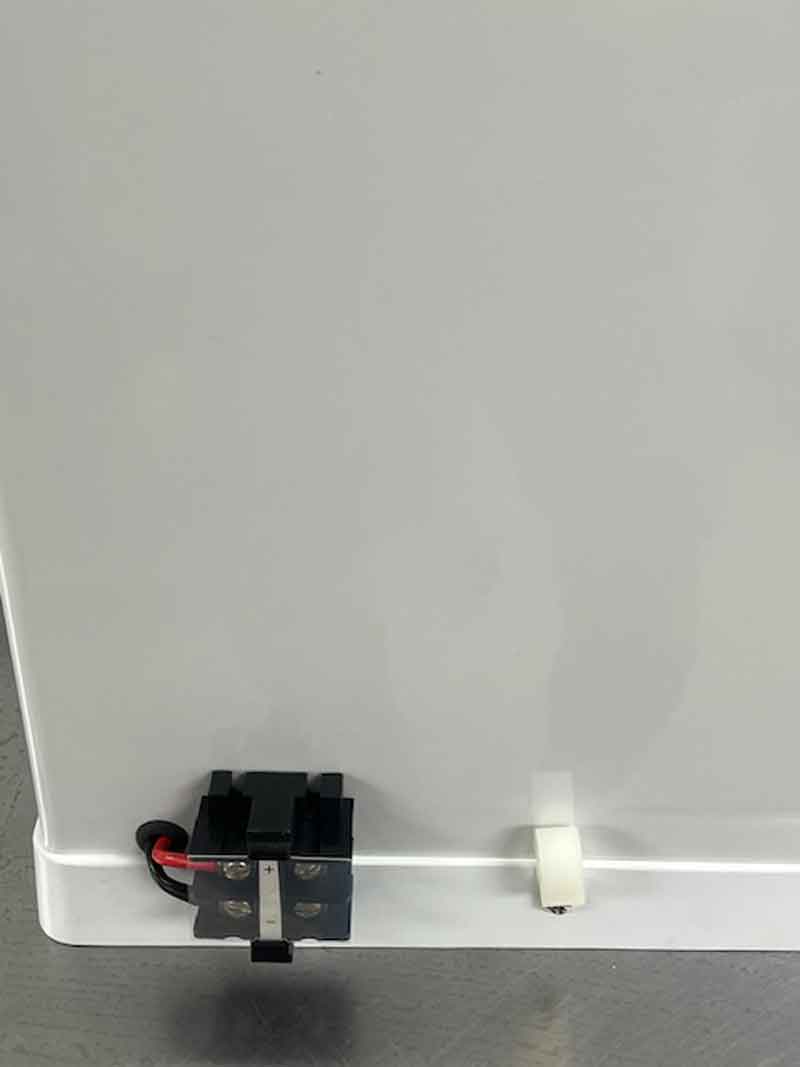 Rear view of the Hatsuyuki HC-8EDC cube commercial ice shaver used showing the 12 volt hook up.