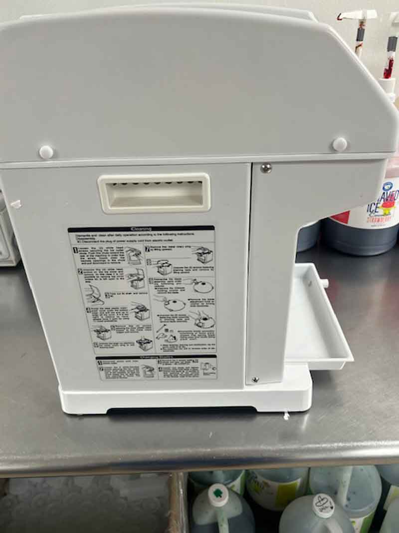 Hatsuyuki HC-8E shaved ice maker, excellent condition, ready to use.